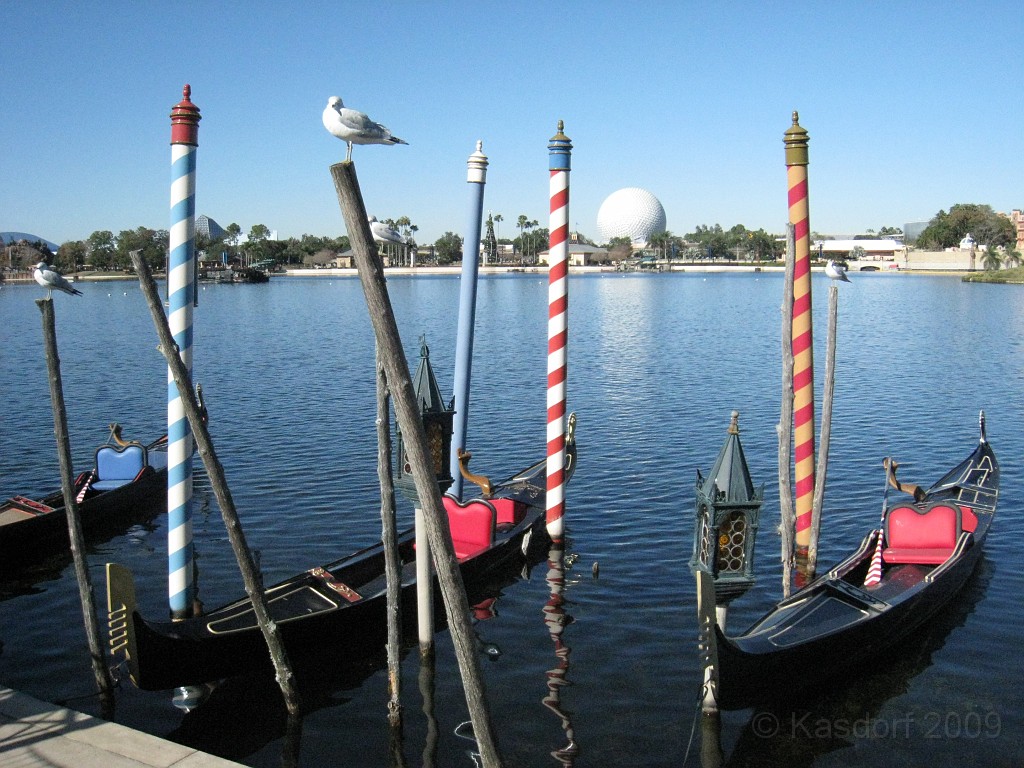 Disney 2010 D3 0940.jpg - January 9-11, 2010 Disney World Florida. Monday, up and ready to roll, took shuttle to Epcot. Caught a couple shows and took a lot of pictures. Finally had to call it a day to get to our plane to go home.